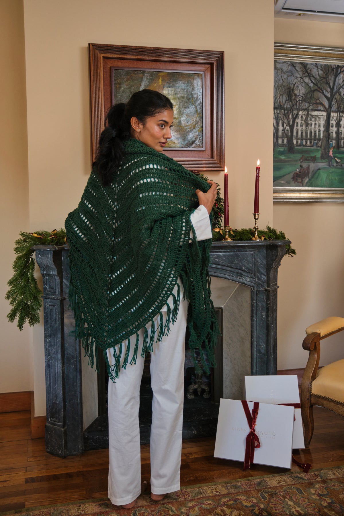 Chal de lana merino tejido a mano verde oscuro – foto 2