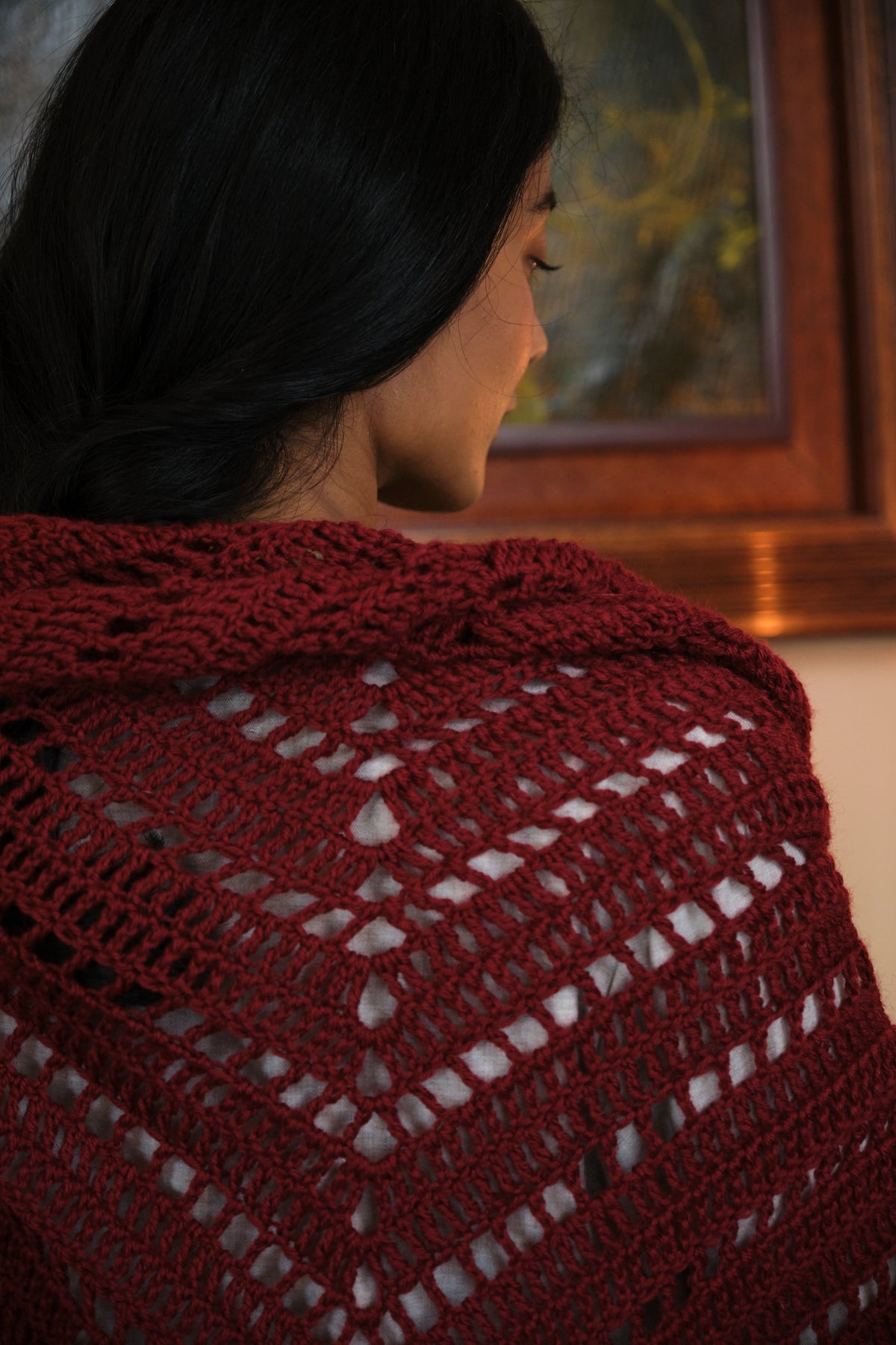 Chal de lana merino tejido a mano burdeos – foto 4
