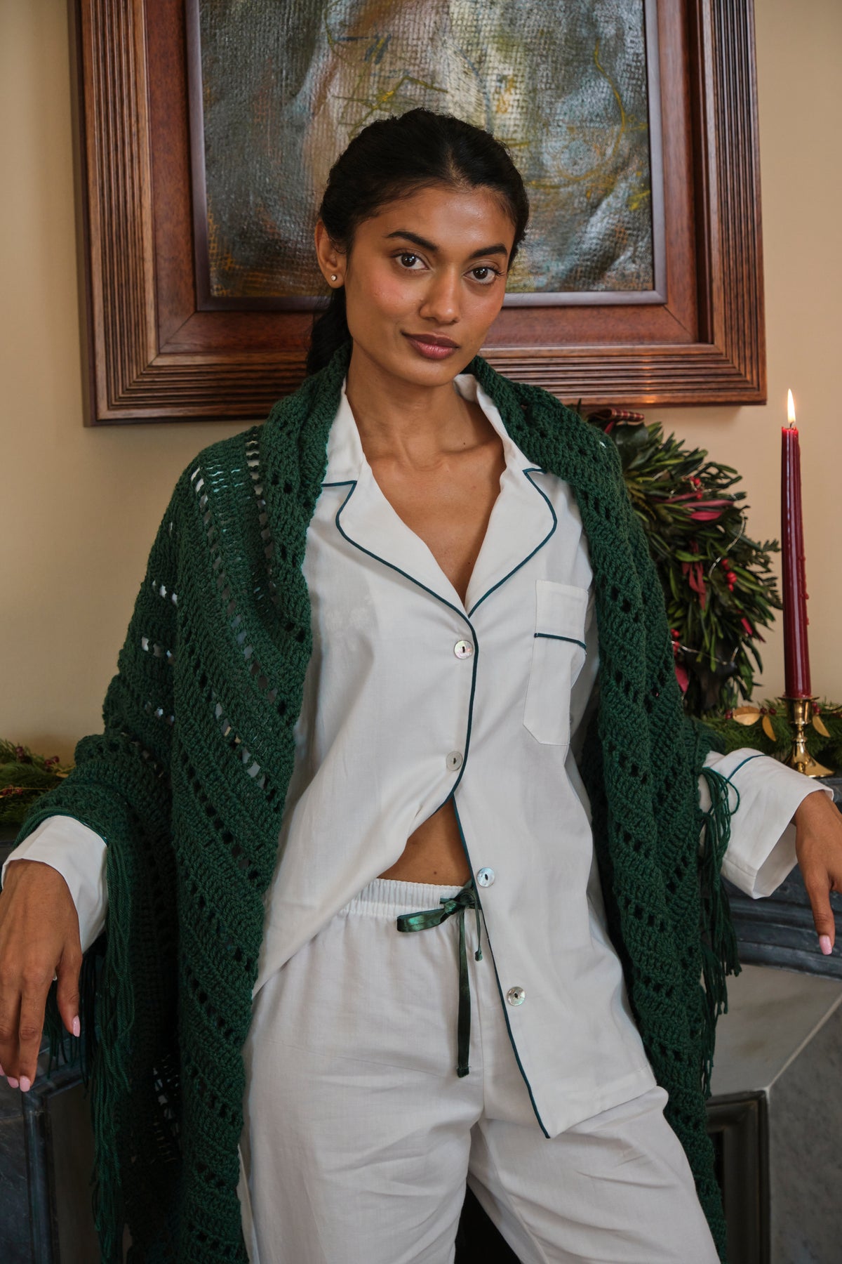 Chal de lana merino tejido a mano verde oscuro – foto 3