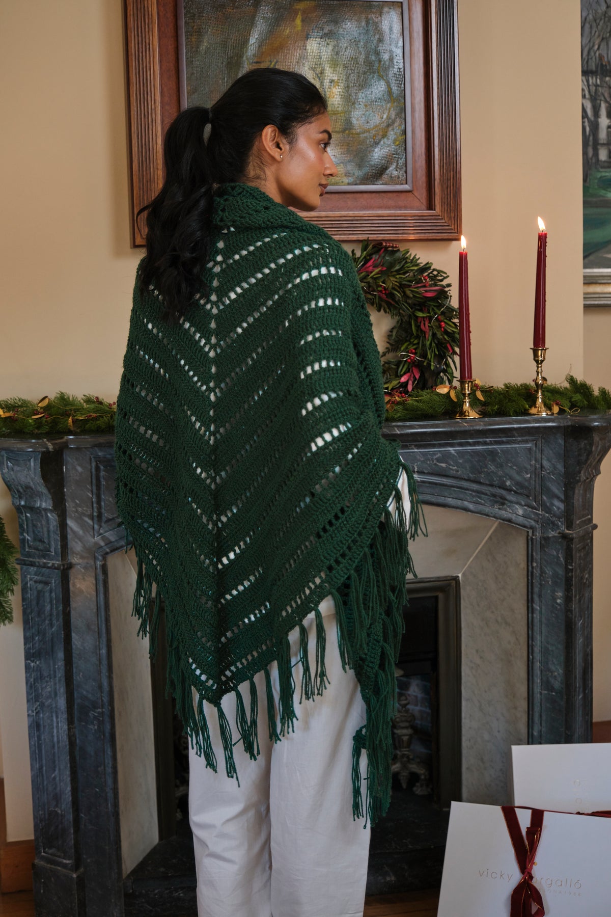 Chal de lana merino tejido a mano verde oscuro – foto 4