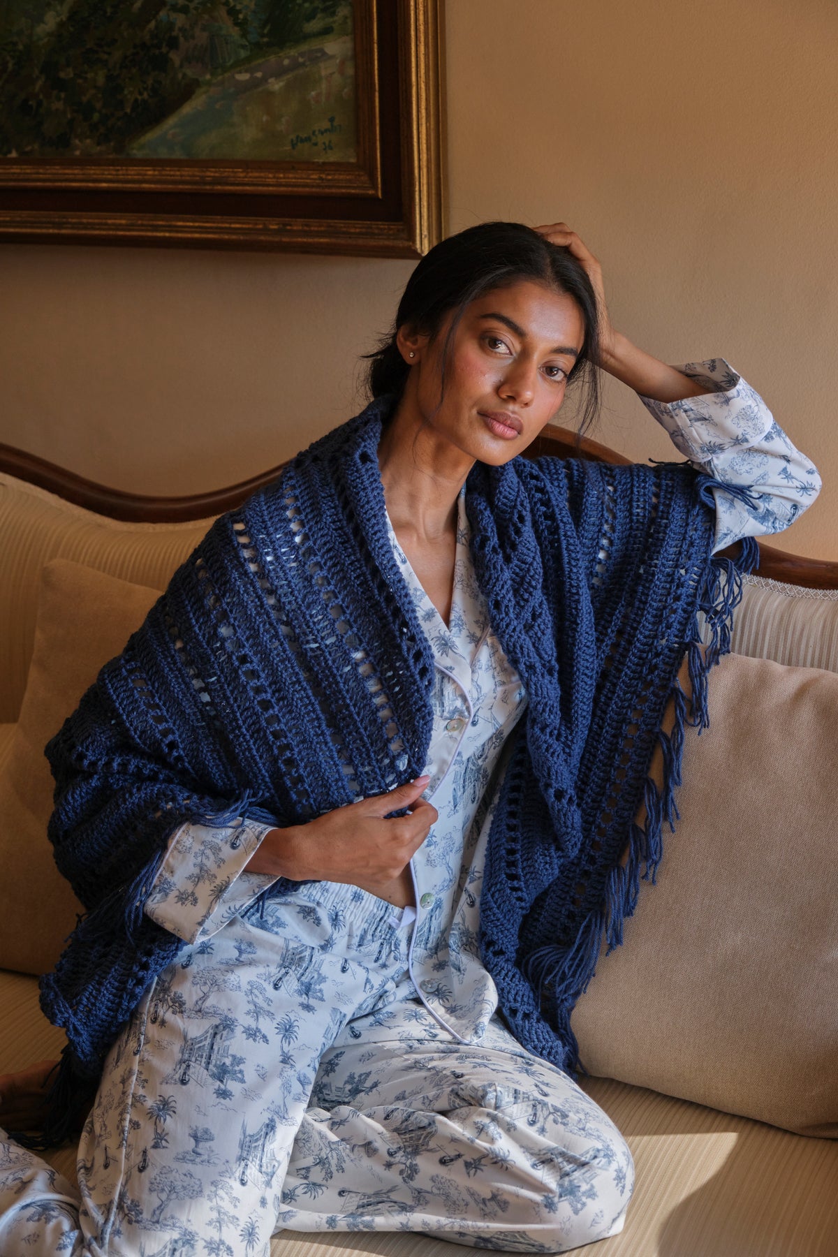 Chal de lana merino tejido a mano azul índigo – foto 8